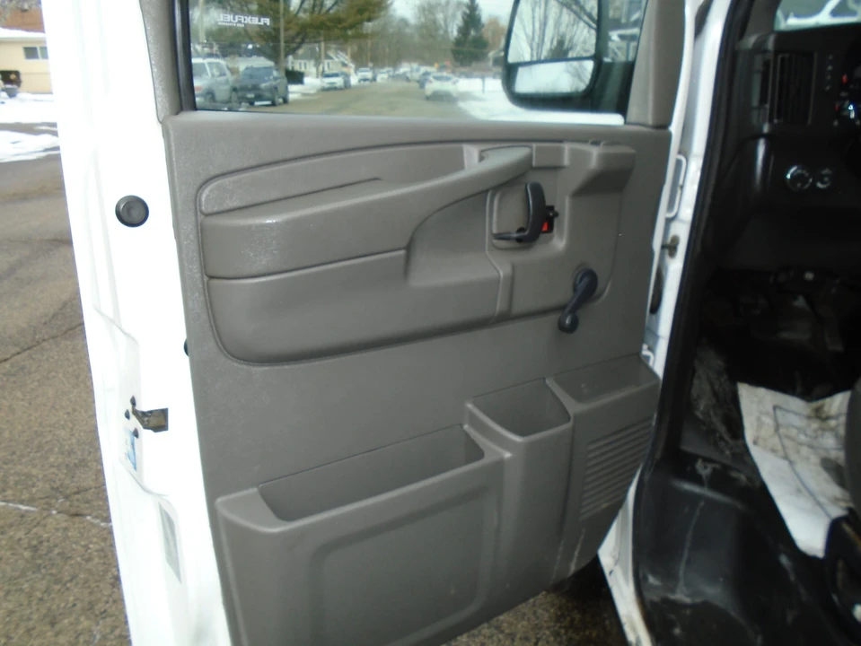 2013 Chevrolet Express - Image 15 of 20
