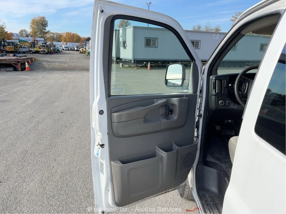 2013 Chevrolet Express - Image 11 of 12