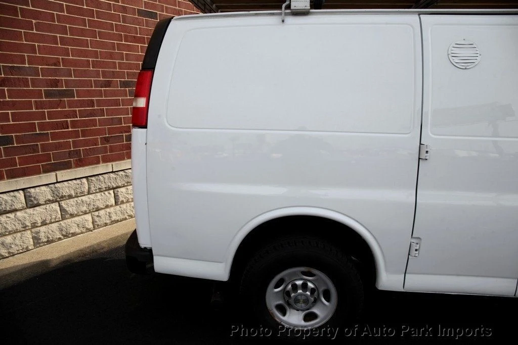 2013 Chevrolet Express - Image 10 of 12