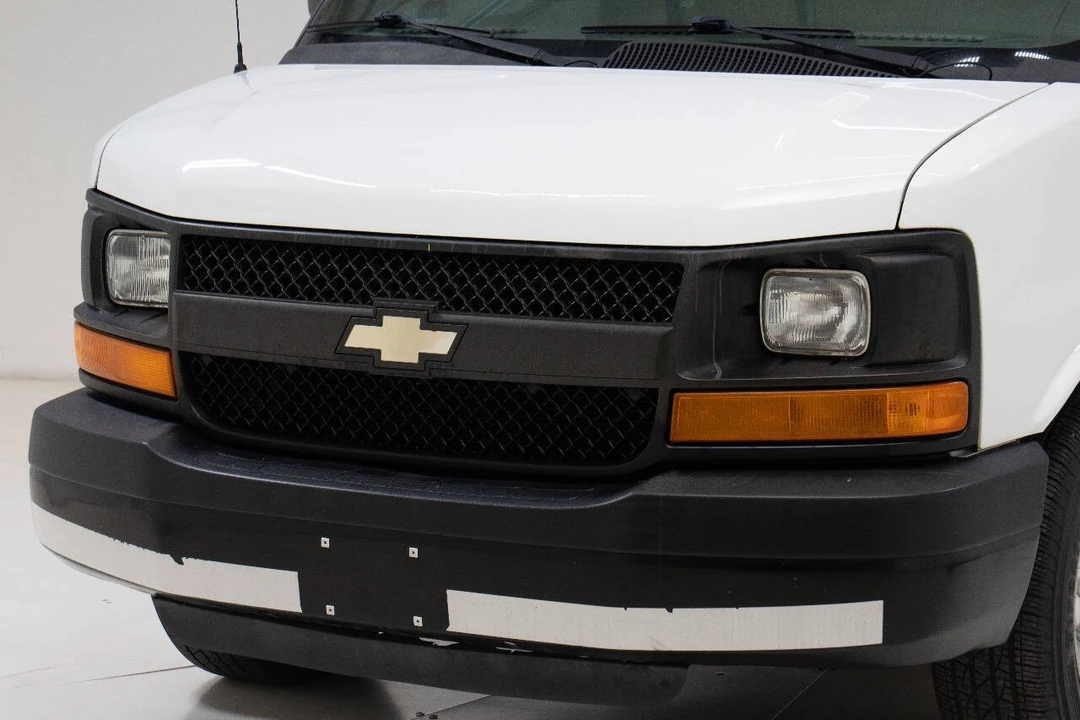 2013 Chevrolet Express - Image 9 of 12