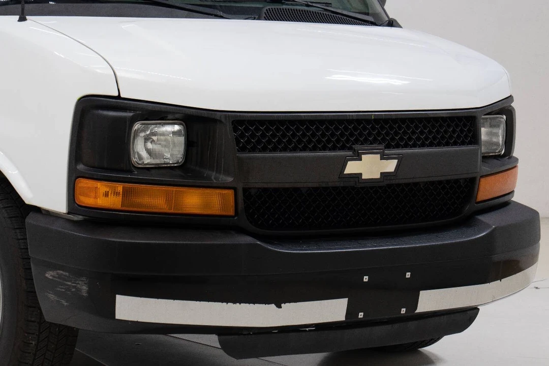 2013 Chevrolet Express - Image 10 of 12