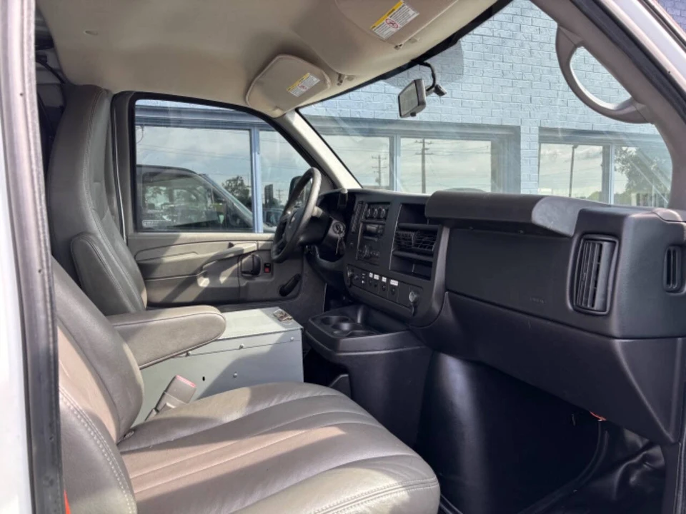 2013 Chevrolet Express - Image 11 of 12