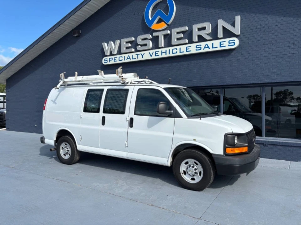 2013 Chevrolet Express - Image 4 of 12