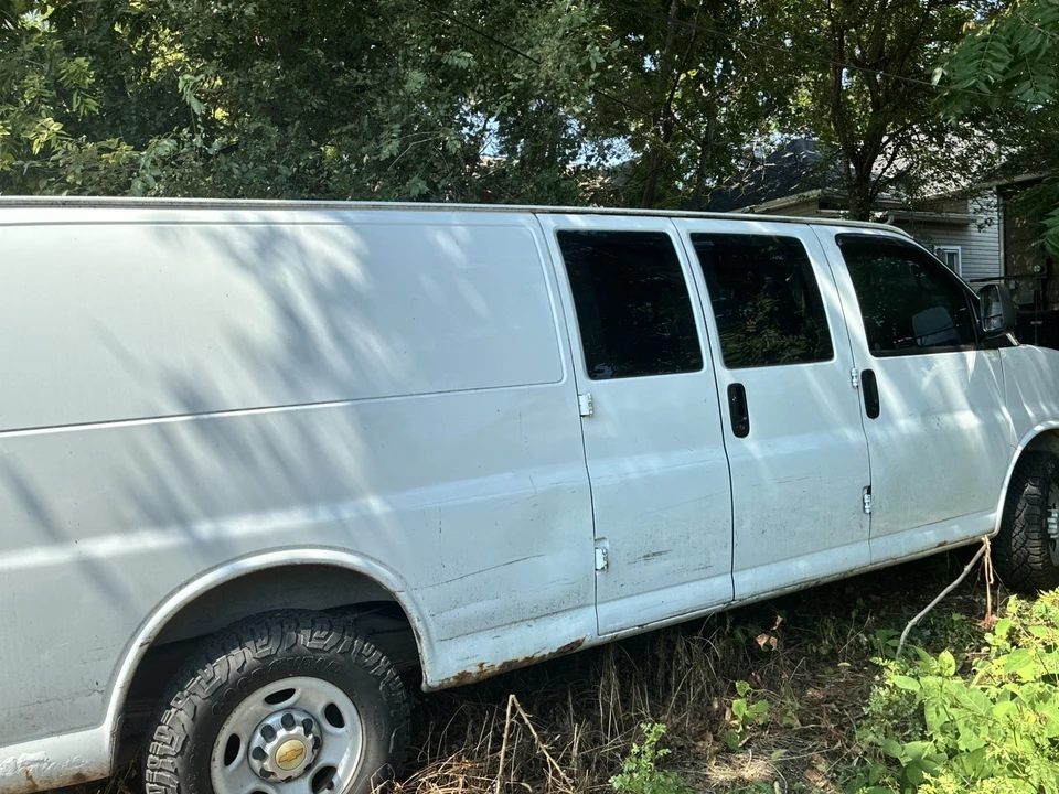 2013 Chevrolet Express - Image 8 of 25