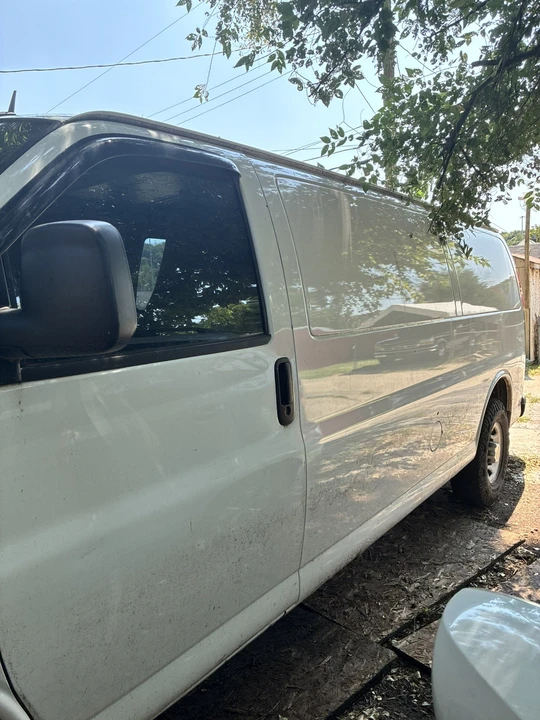 2013 Chevrolet Express - Image 11 of 25