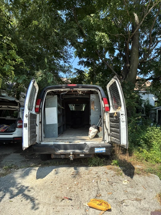2013 Chevrolet Express - Image 21 of 25