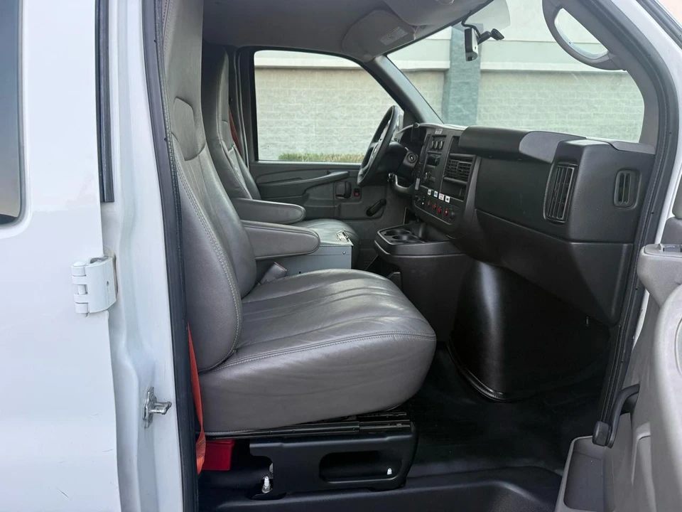 2013 Chevrolet Express - Image 12 of 21