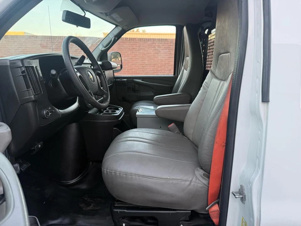 2013 Chevrolet Express - Image 9 of 21