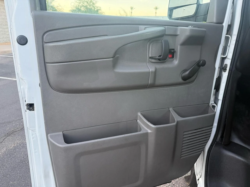 2013 Chevrolet Express - Image 11 of 21