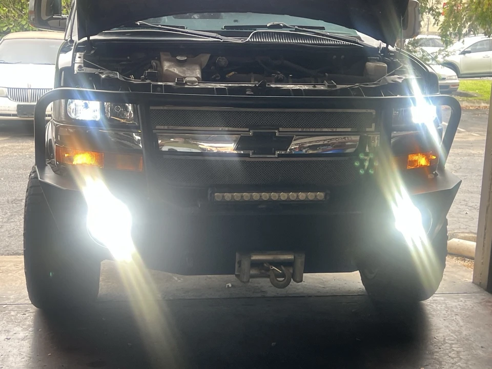 2013 Chevrolet Express - Image 11 of 21
