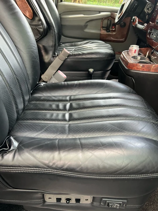 2013 Chevrolet Express - Image 19 of 21
