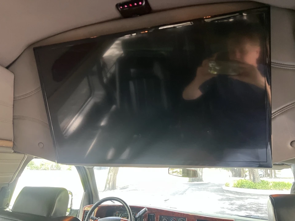 2013 Chevrolet Express - Image 17 of 21