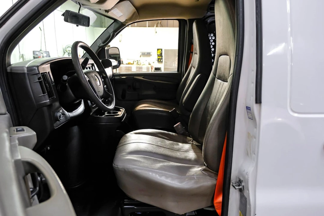 2013 Chevrolet Express - Image 4 of 21