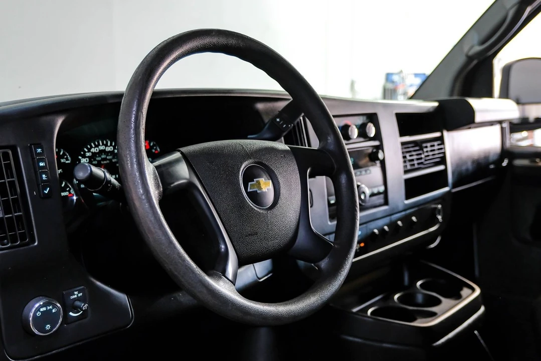 2013 Chevrolet Express - Image 20 of 21