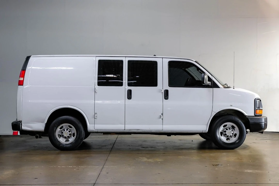 2013 Chevrolet Express - Image 9 of 21