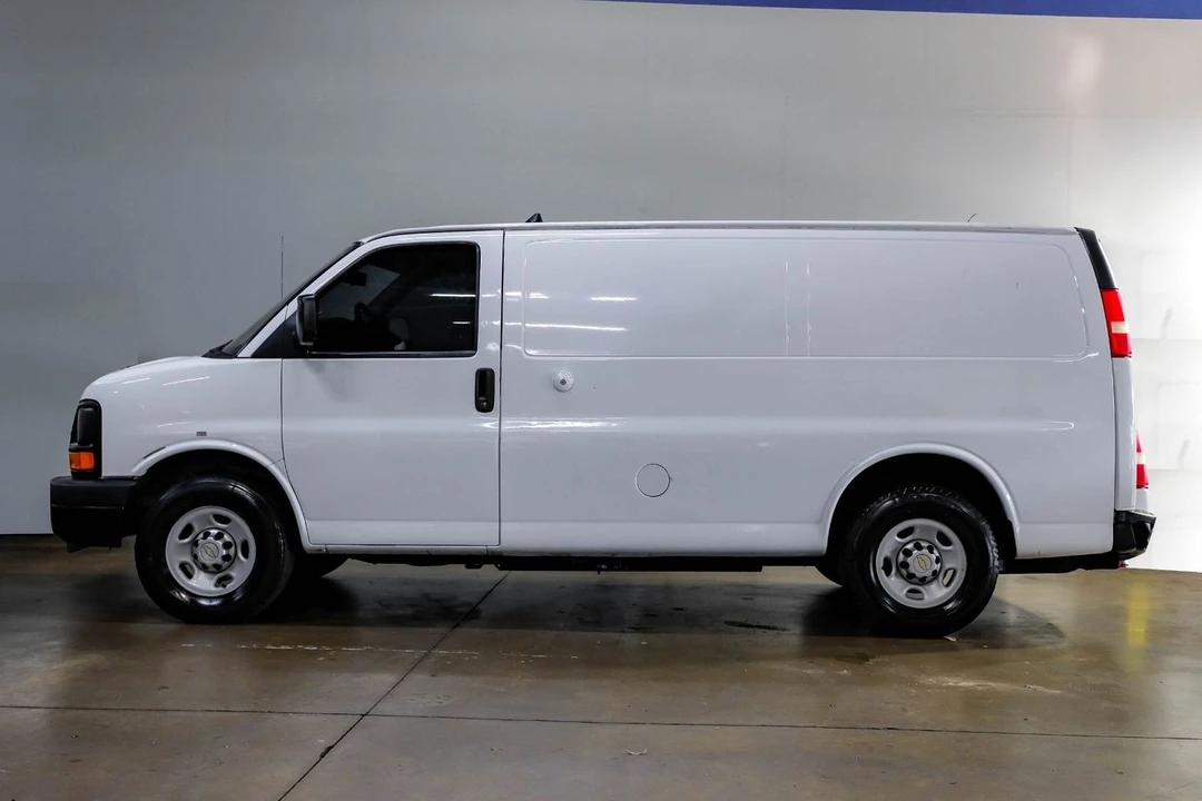 2013 Chevrolet Express - Image 15 of 21