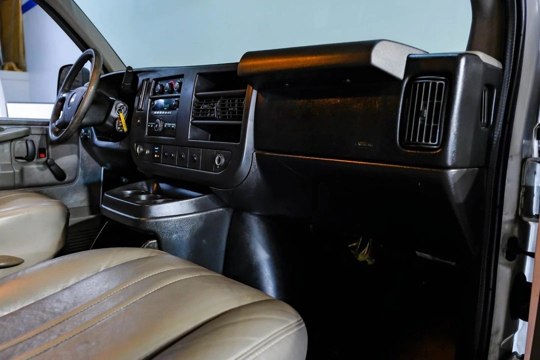 2013 Chevrolet Express - Image 18 of 21