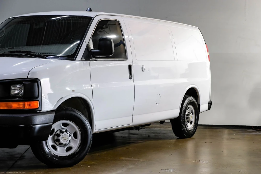 2013 Chevrolet Express - Image 8 of 21