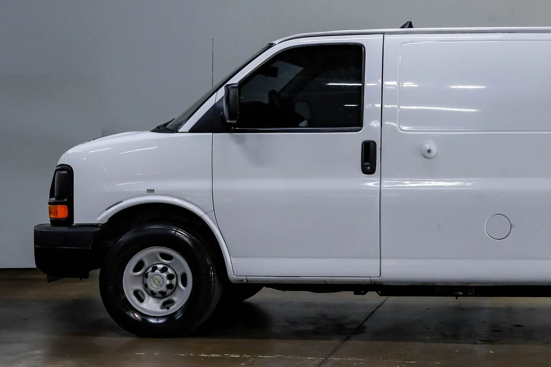 2013 Chevrolet Express - Image 16 of 21