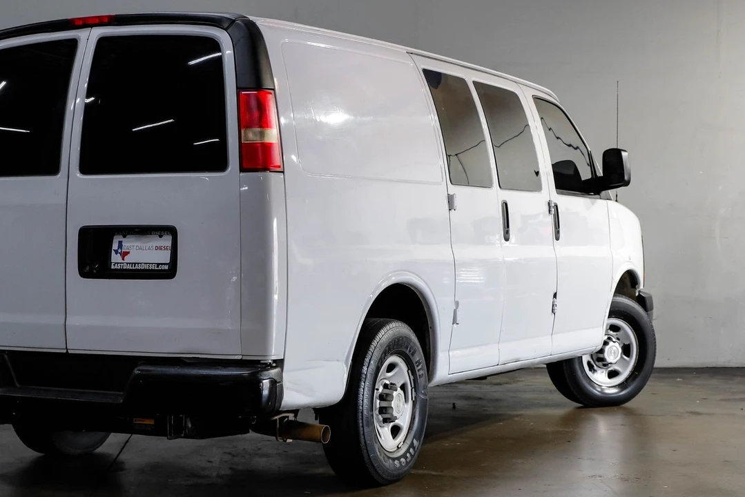 2013 Chevrolet Express - Image 12 of 21