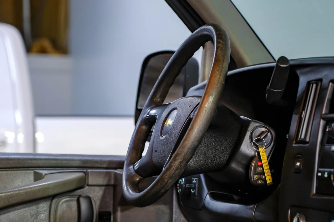 2013 Chevrolet Express - Image 19 of 21