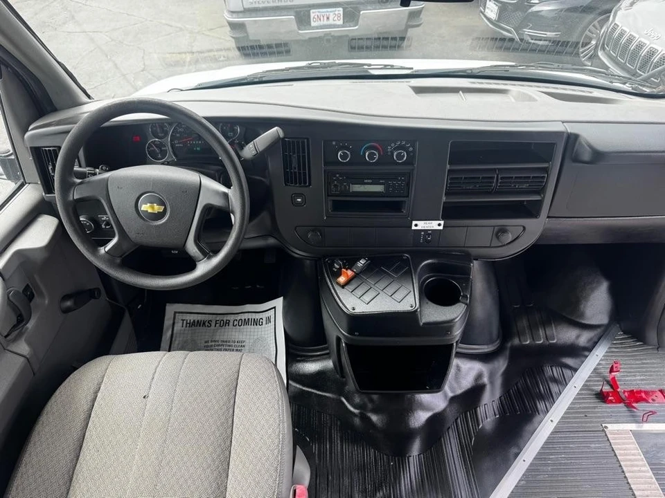 2013 Chevrolet Express - Image 12 of 17