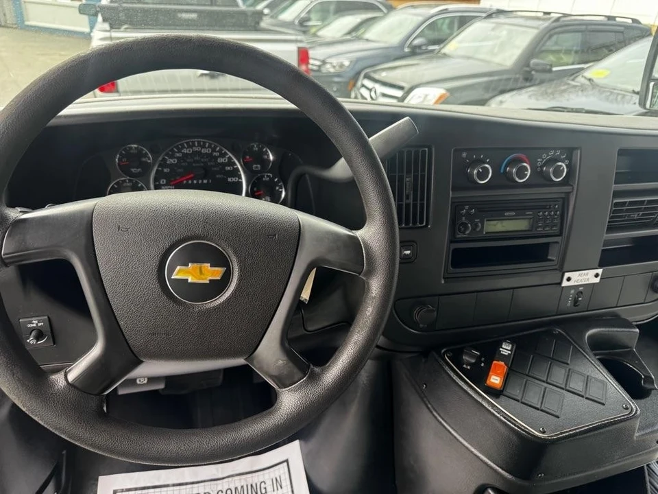 2013 Chevrolet Express - Image 13 of 17