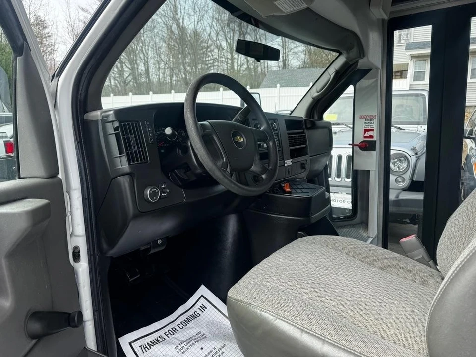 2013 Chevrolet Express - Image 10 of 17