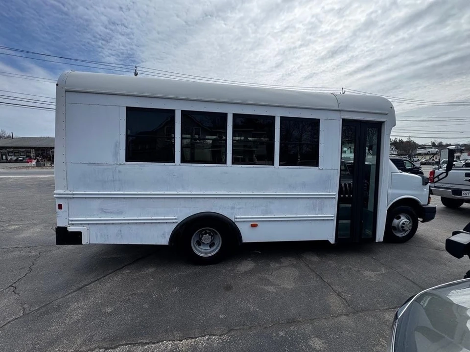 2013 Chevrolet Express - Image 7 of 17
