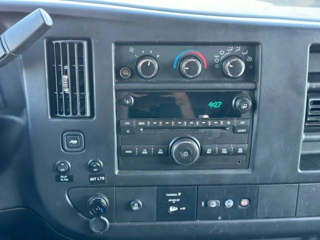 2013 Chevrolet Express - Image 20 of 21
