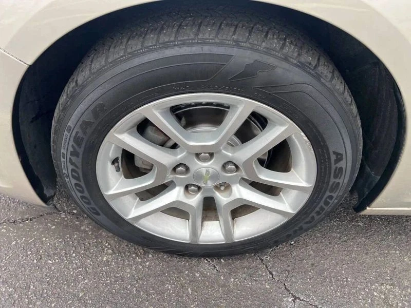 2013 Chevrolet Malibu - Image 11 of 12