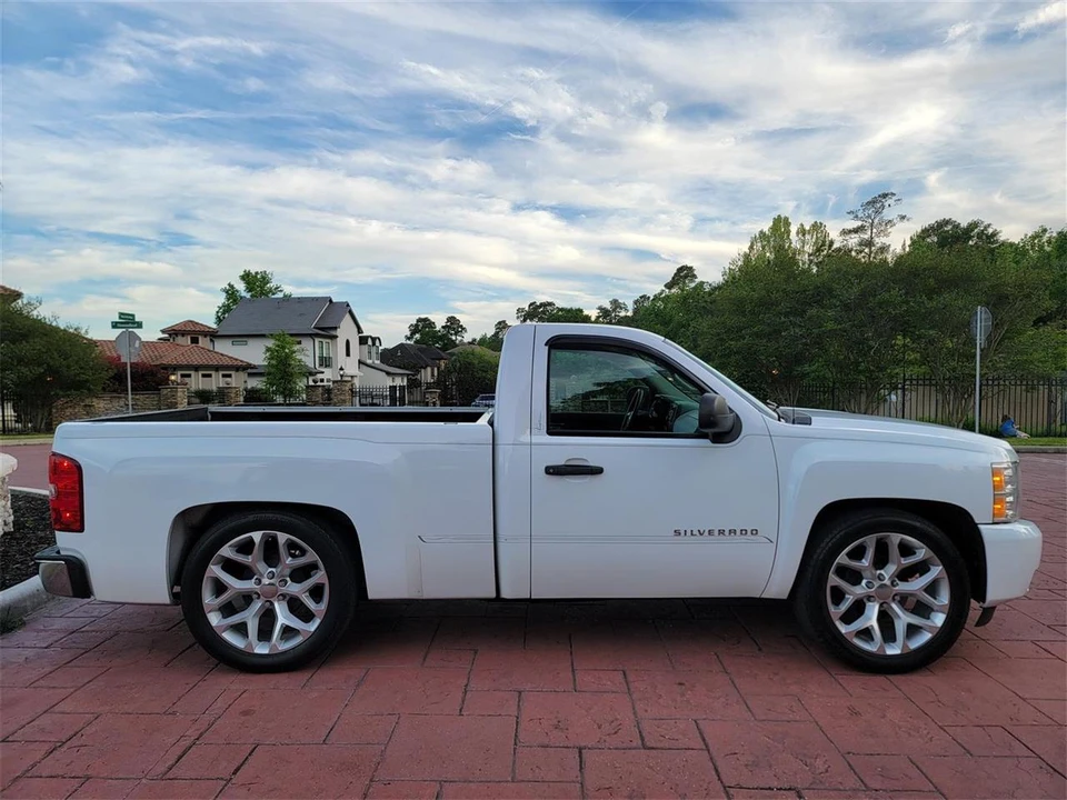 2013 Chevrolet Silverado 2nd Gen - Image 2 of 31