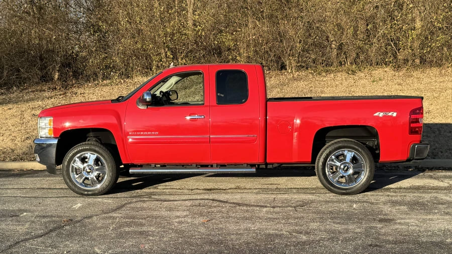 2013 Chevrolet Silverado 2nd Gen - Image 2 of 12