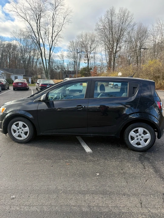 2013 Chevrolet Aveo/Sonic - Image 5 of 10