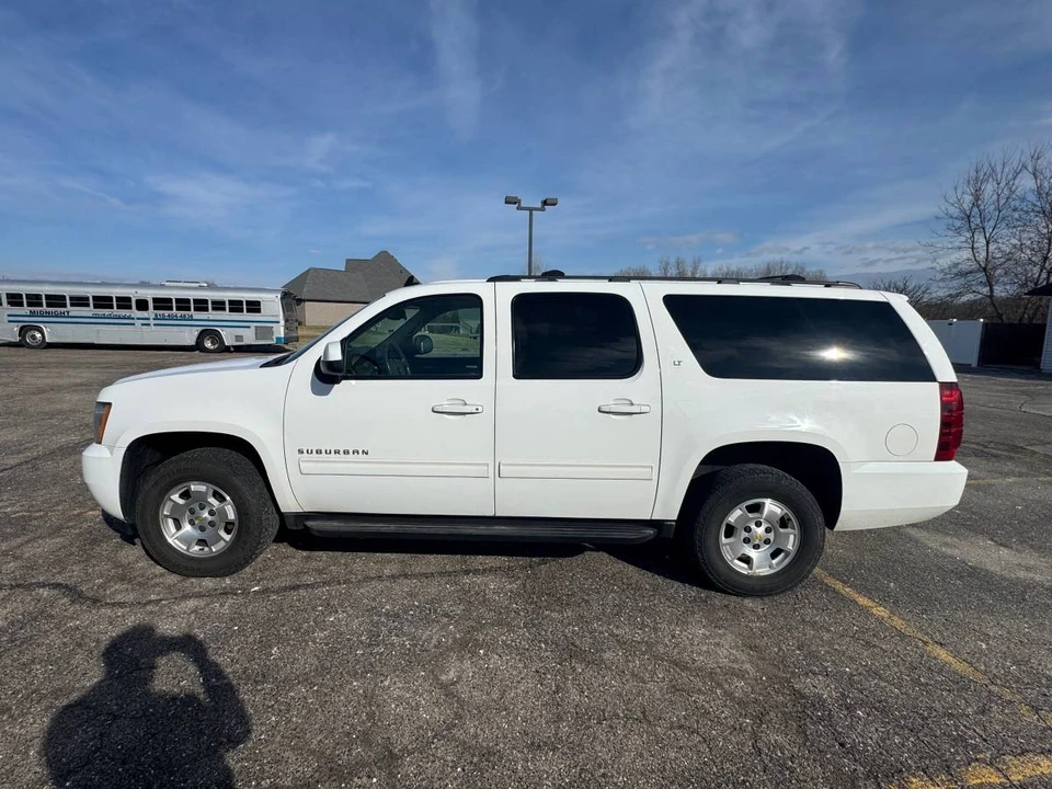 2013 Chevrolet Suburban 10th Gen - Image 3 of 21