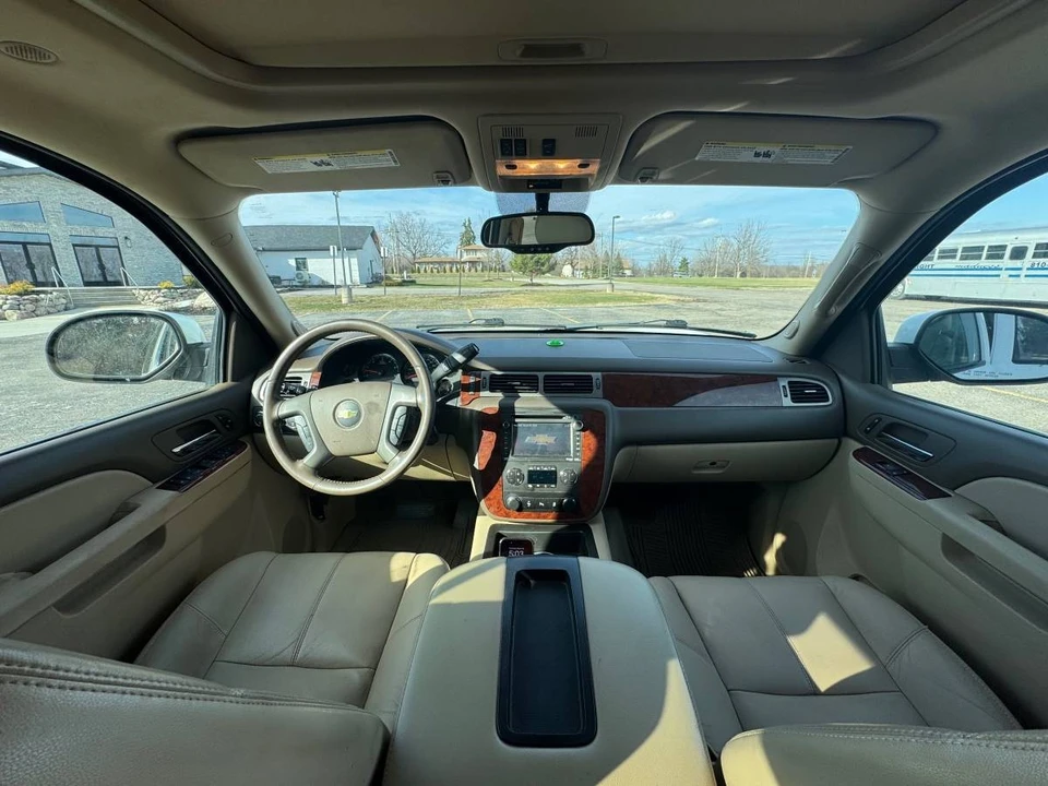 2013 Chevrolet Suburban 10th Gen - Image 14 of 21