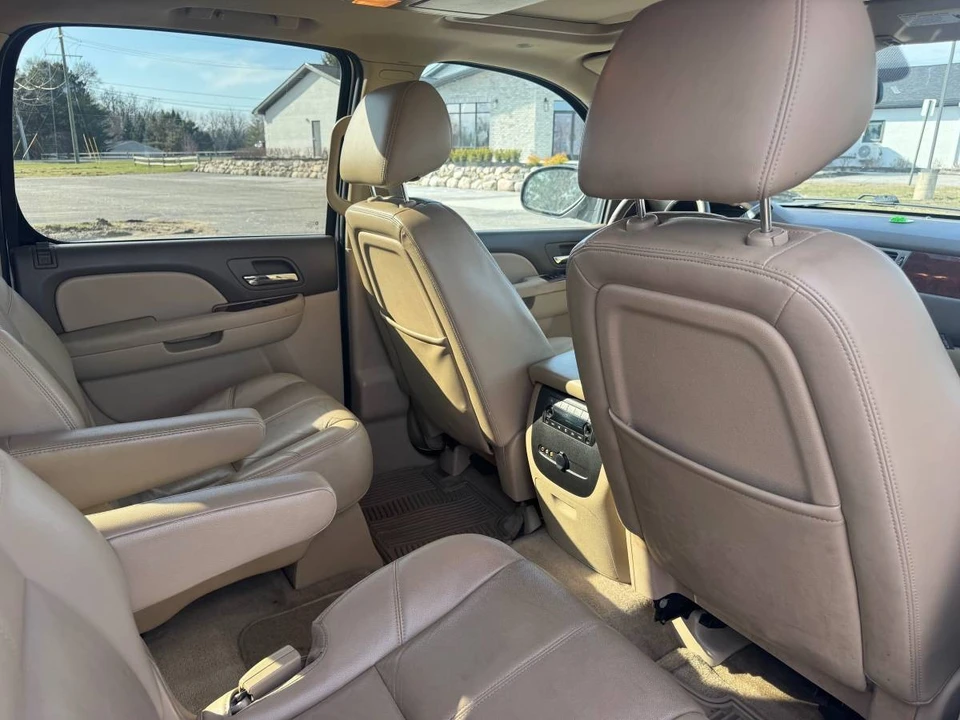 2013 Chevrolet Suburban 10th Gen - Image 17 of 21