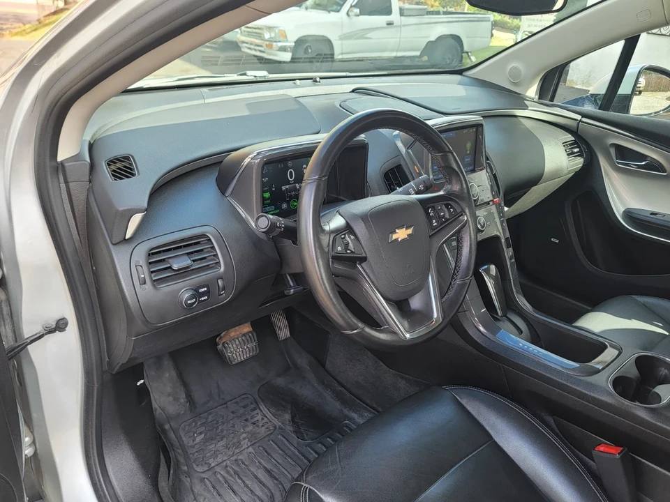 2013 Chevrolet Volt - Image 11 of 18