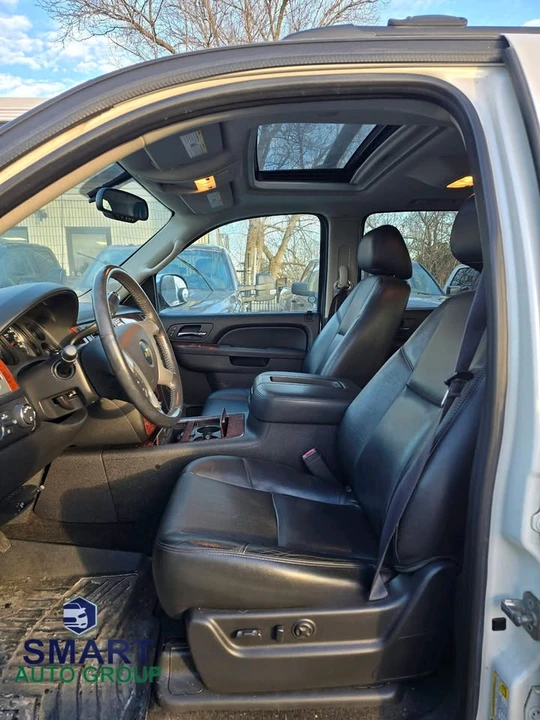 2013 Chevrolet Avalanche - Image 7 of 12