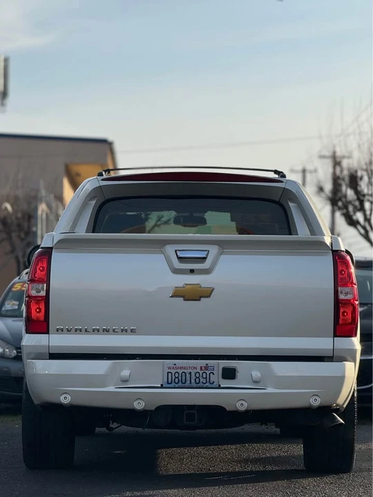 2013 Chevrolet Avalanche - Image 16 of 20