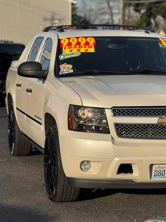 2013 Chevrolet Avalanche - Image 10 of 20