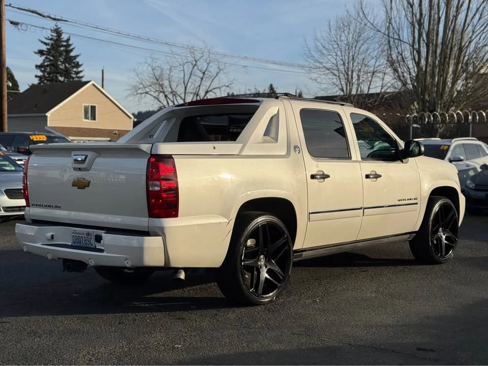 2013 Chevrolet Avalanche - Image 4 of 20