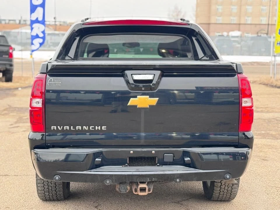 2013 Chevrolet Avalanche - Image 6 of 17