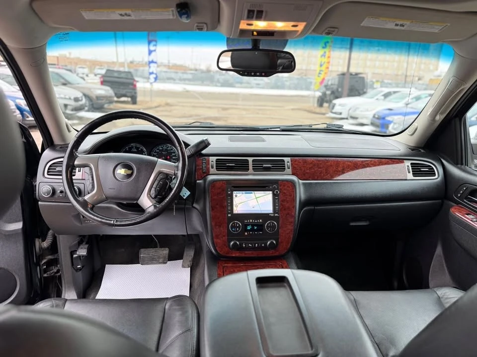 2013 Chevrolet Avalanche - Image 9 of 17