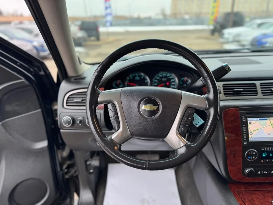 2013 Chevrolet Avalanche - Image 16 of 17