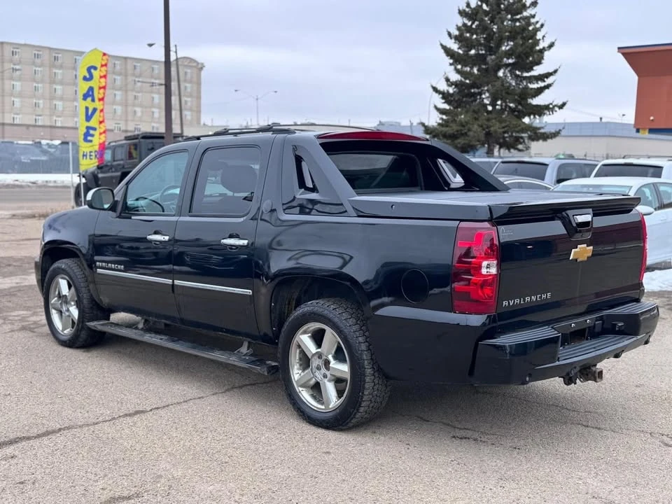 2013 Chevrolet Avalanche - Image 7 of 17