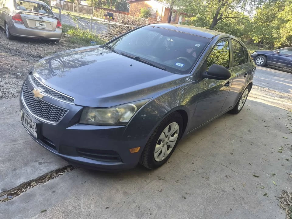 2013 Chevrolet Cruze - Image 2 of 5