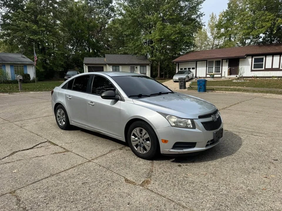 2013 Chevrolet Cruze - Image 2 of 7