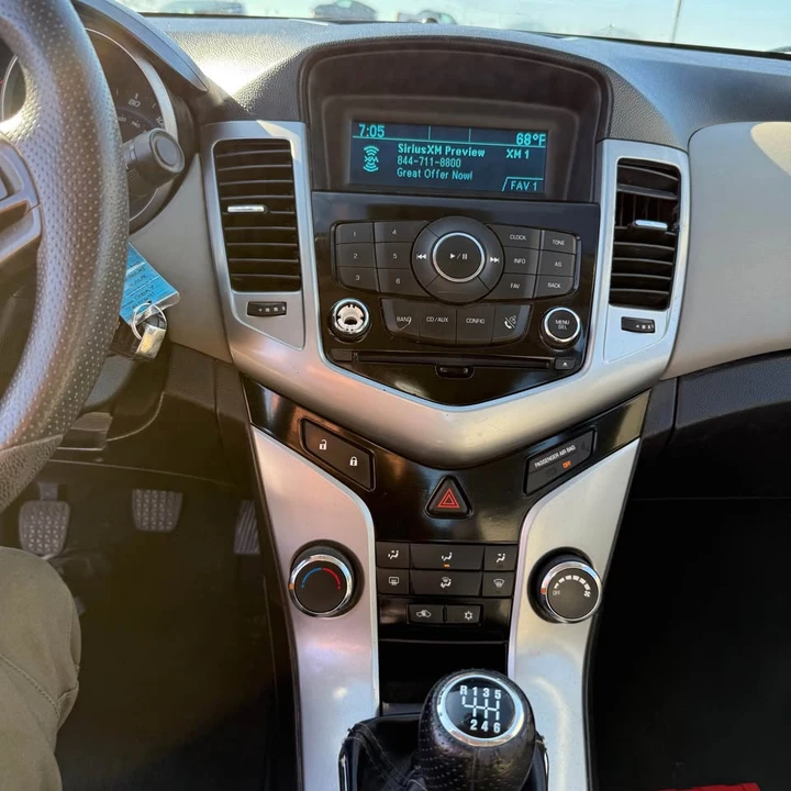 2013 Chevrolet Cruze - Image 16 of 19