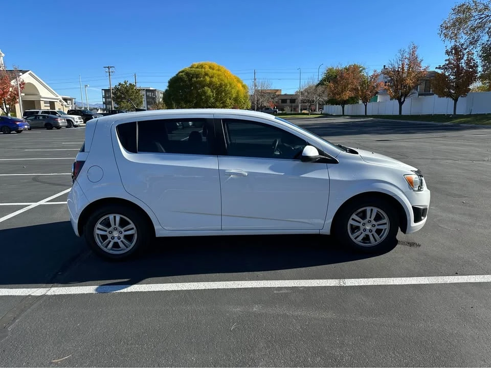 2013 Chevrolet Aveo/Sonic - Image 4 of 11